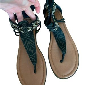 Minnetonka tan and black beaded sandals size 8